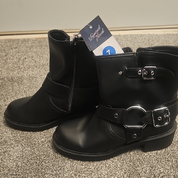 Universal Thread Black Ankle Boots - Picture 1 of 1